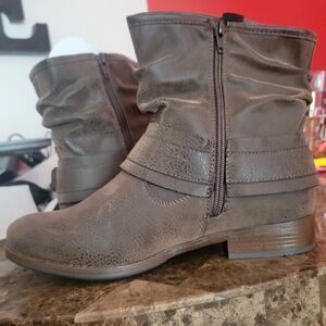 Crown Vintage Brown (Vintage Appearance) Booties Size 10